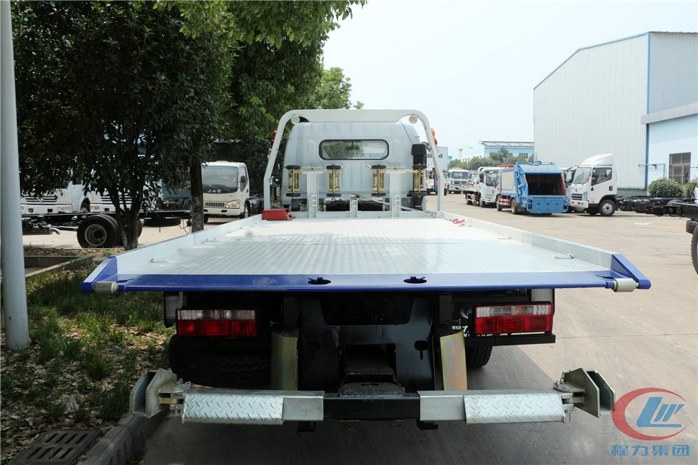程力東風(fēng)大多利卡一拖二清障車背面圖