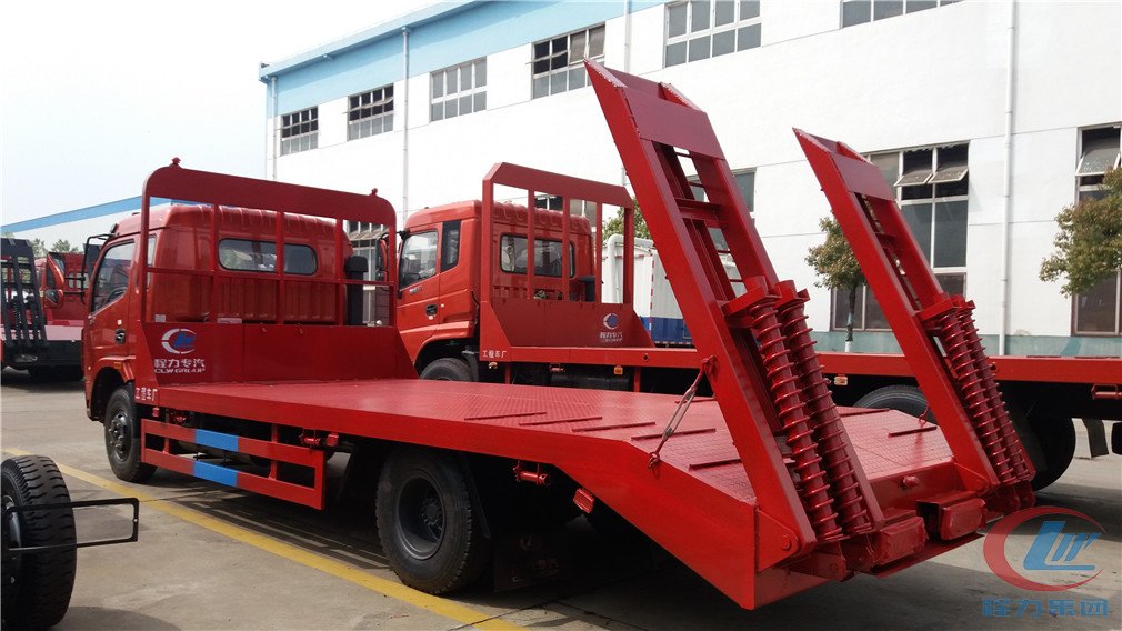 程力集團(tuán)東風(fēng)多利卡平板運(yùn)輸車側(cè)面圖