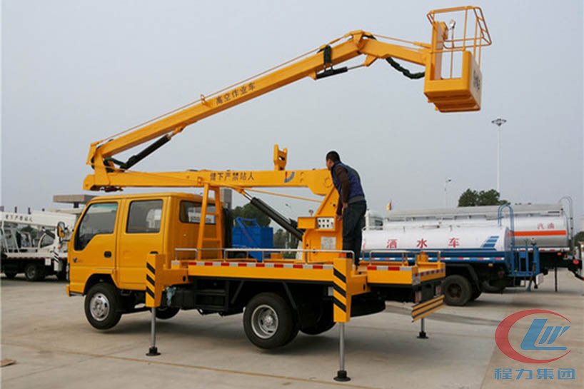 程力集團(tuán)五十鈴14米高空作業(yè)車側(cè)面圖