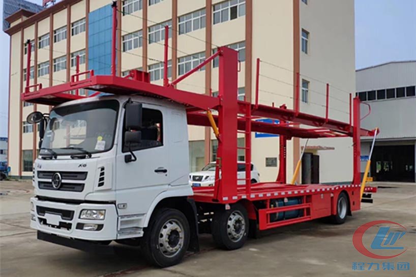 陜汽小三軸中置軸轎運(yùn)車(chē)側(cè)面圖