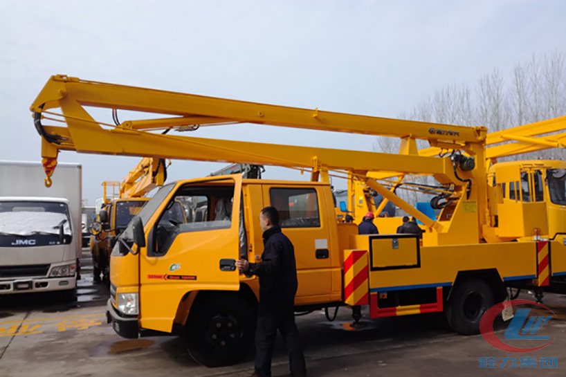 江鈴12-16米高空作業(yè)車側面圖