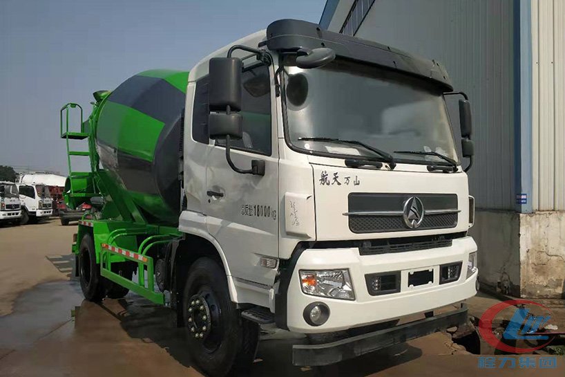 航天萬(wàn)山8方攪拌車高清圖