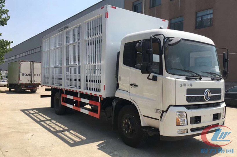東風(fēng)天錦6米8運(yùn)豬車(chē)、畜禽運(yùn)輸車(chē)側(cè)面圖