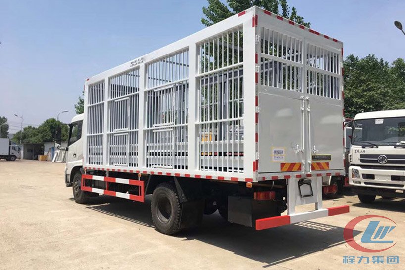 東風(fēng)天錦6米8運(yùn)豬車(chē)、畜禽運(yùn)輸車(chē)側(cè)面圖