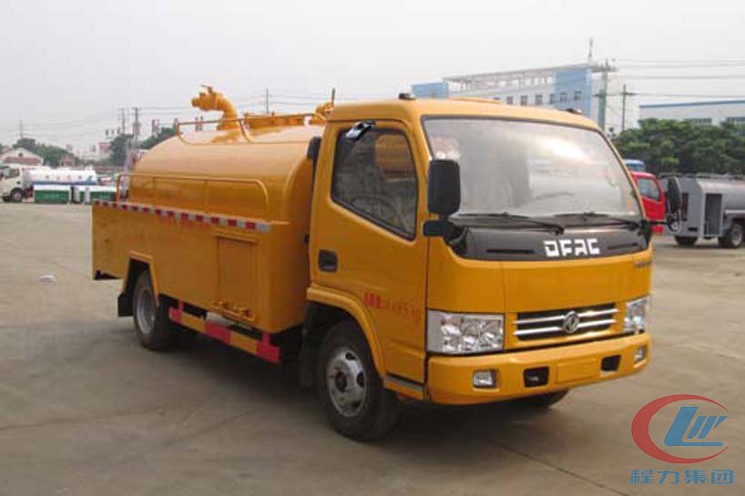 東風(fēng)藍(lán)牌2方清洗吸污車(chē)車(chē)側(cè)面圖