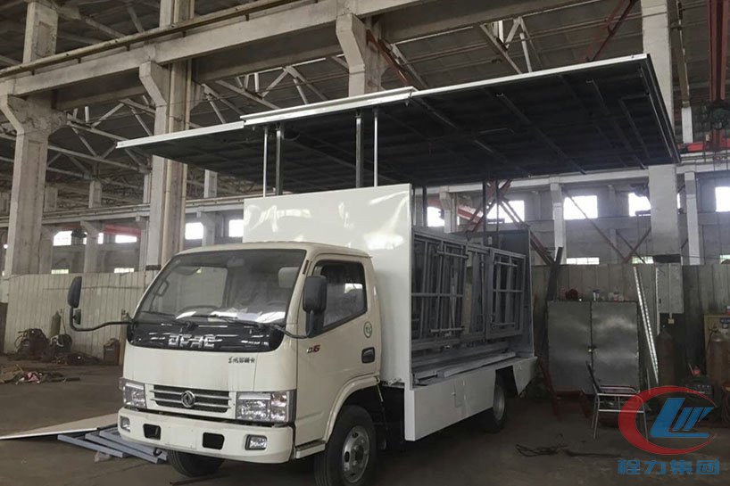 程力集團(tuán)東風(fēng)4.2米廂長(zhǎng)舞臺(tái)車(chē)側(cè)面圖