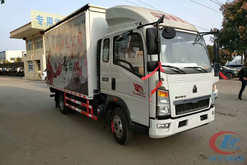 重汽豪沃3.8米廂長舞臺(tái)車側(cè)面圖
