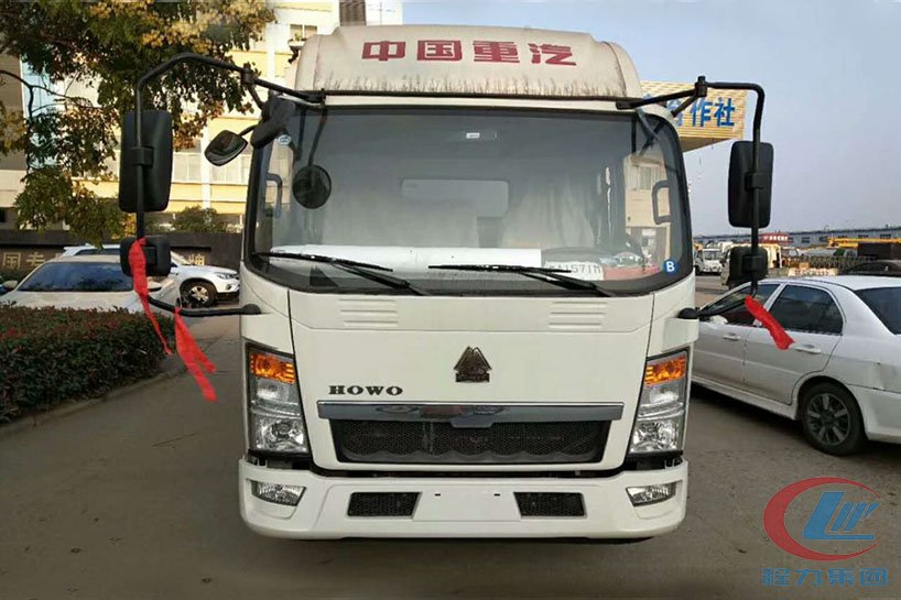 重汽豪沃3.8米廂長舞臺(tái)車正面圖