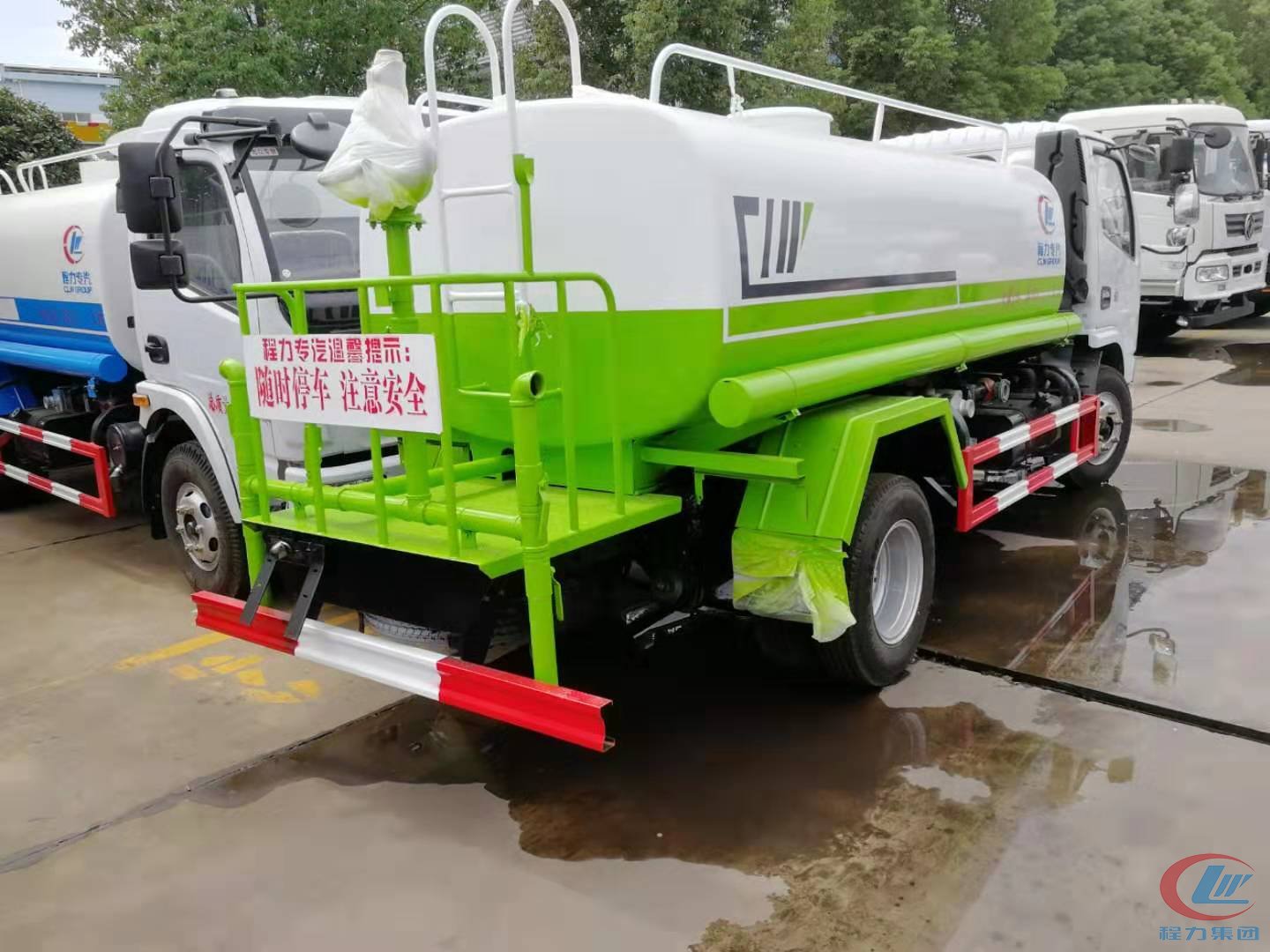 東風(fēng)多利卡國(guó)六灑水車(chē)5方罐體