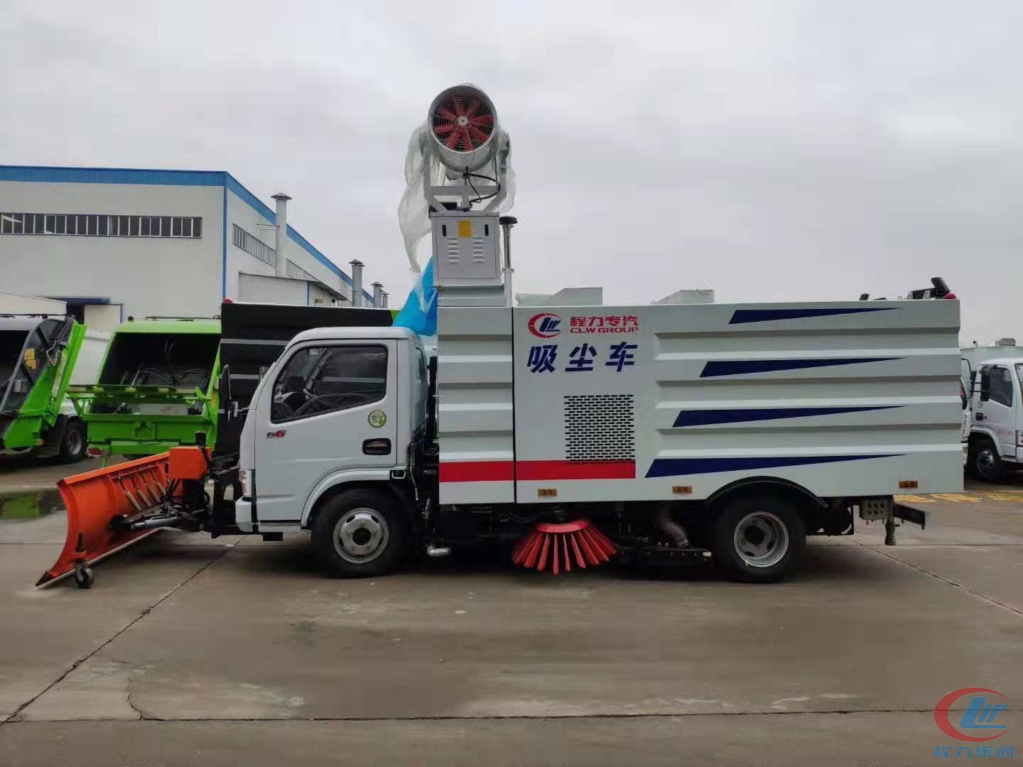 小多利卡D6吸塵車加掃刷，加除雪車，加霧炮