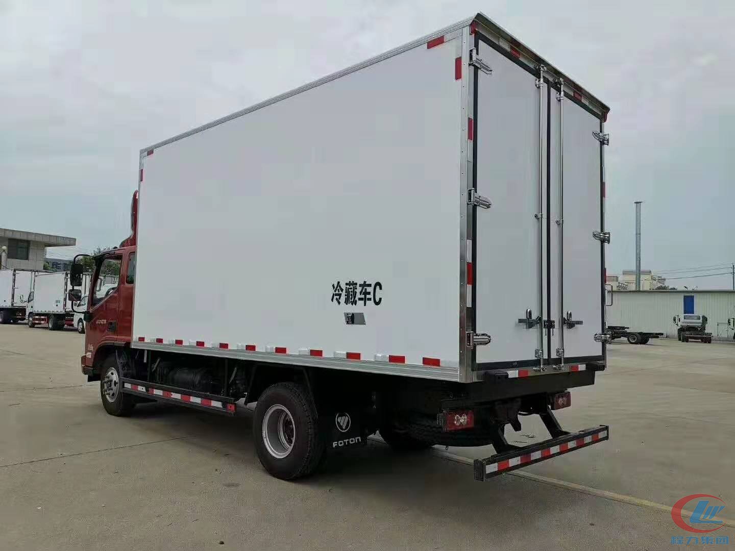 程力福田奧鈴冷藏車(chē)（廂長(zhǎng)6米）側(cè)面圖