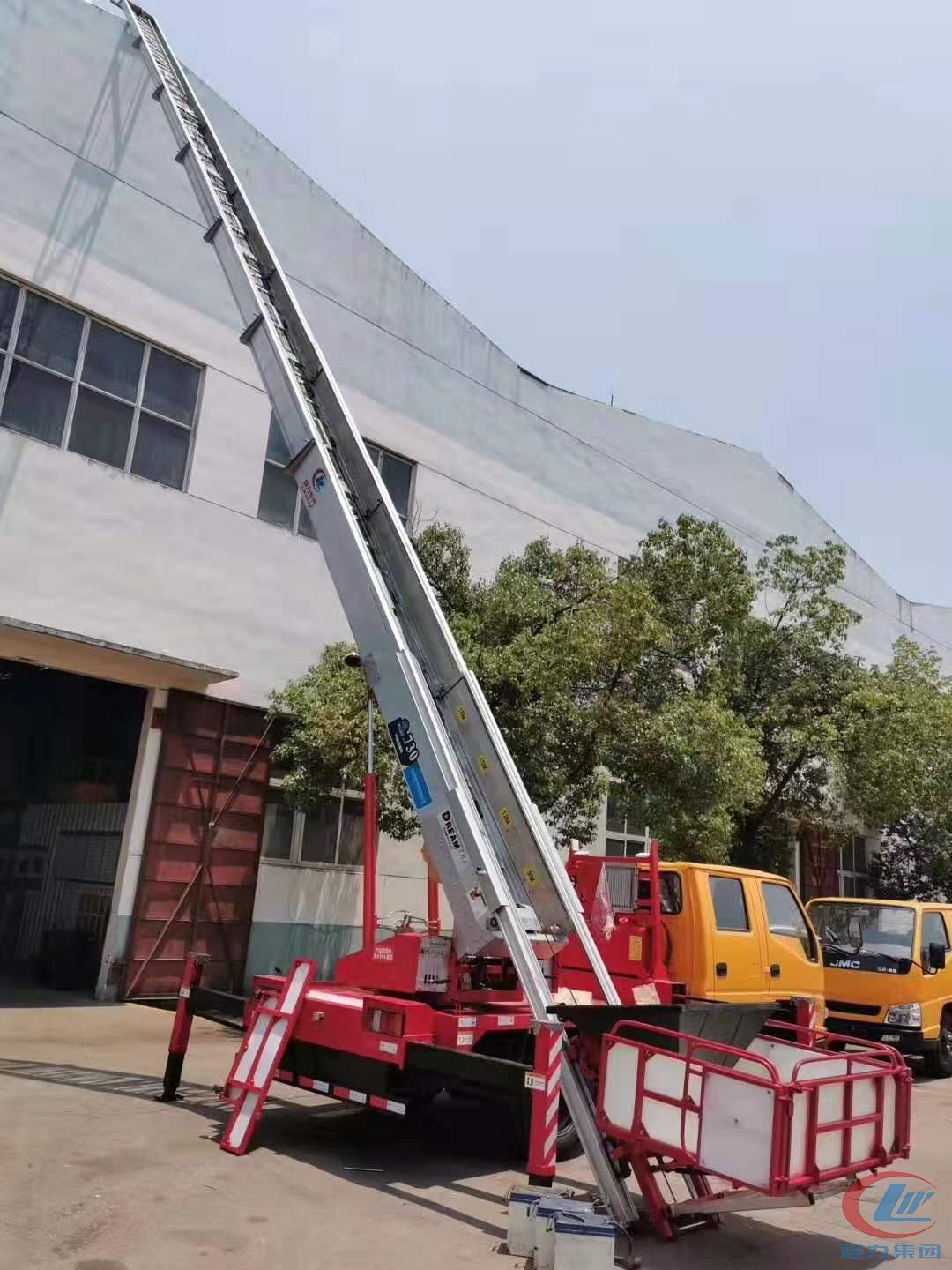 江鈴30米進(jìn)口云梯車(chē)