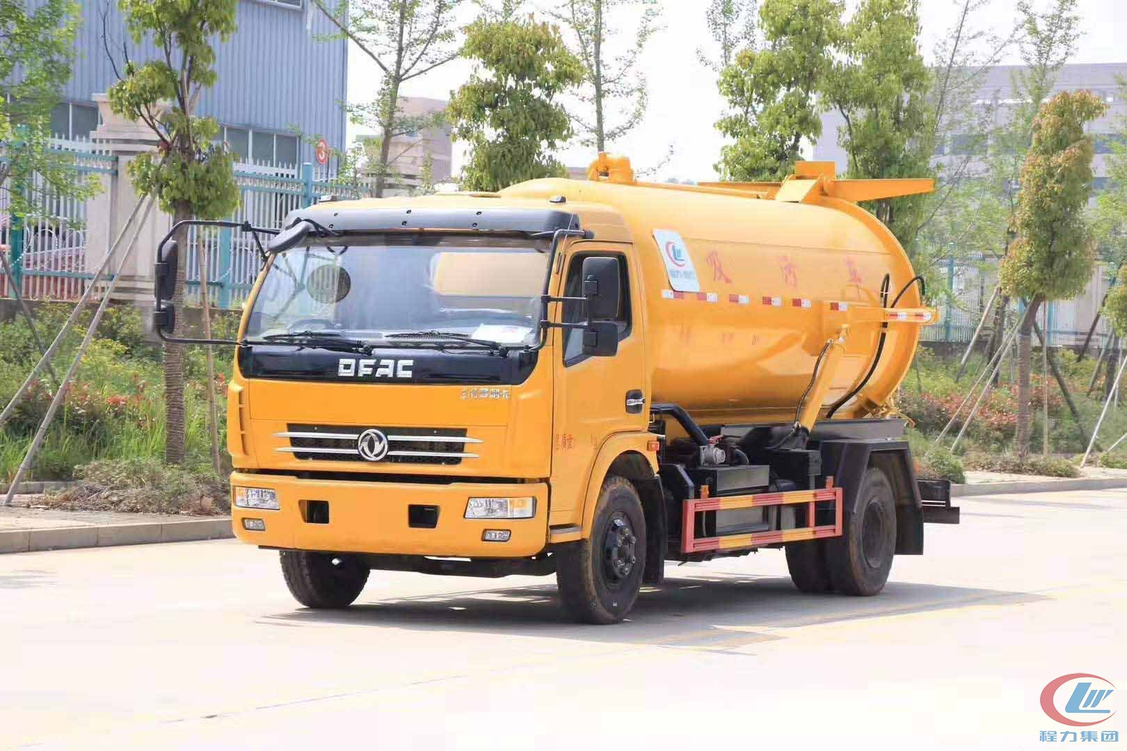 東風(fēng)多利卡D7吸污車(chē)