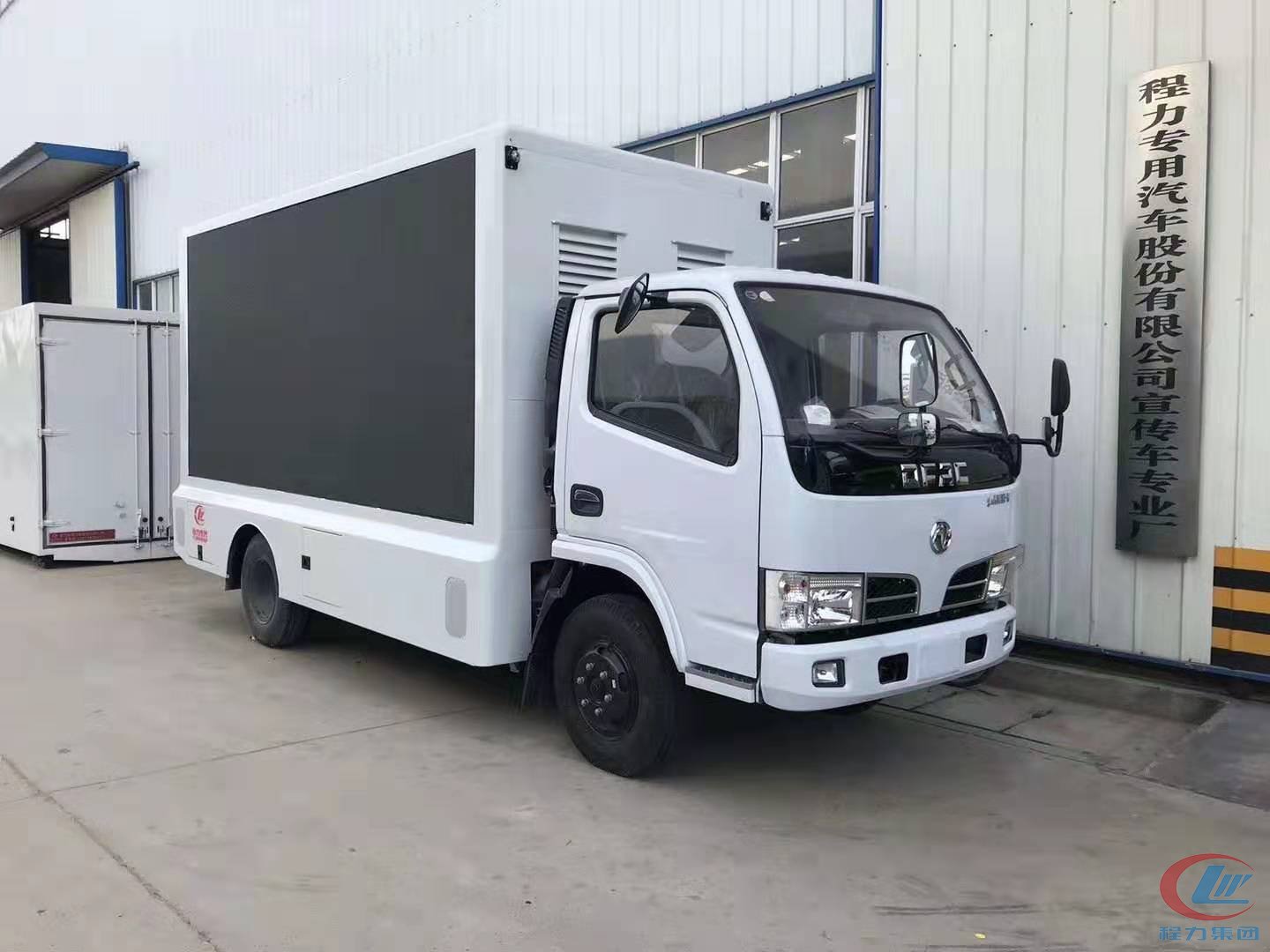 東風(fēng)多利卡D6單面屏廣告車