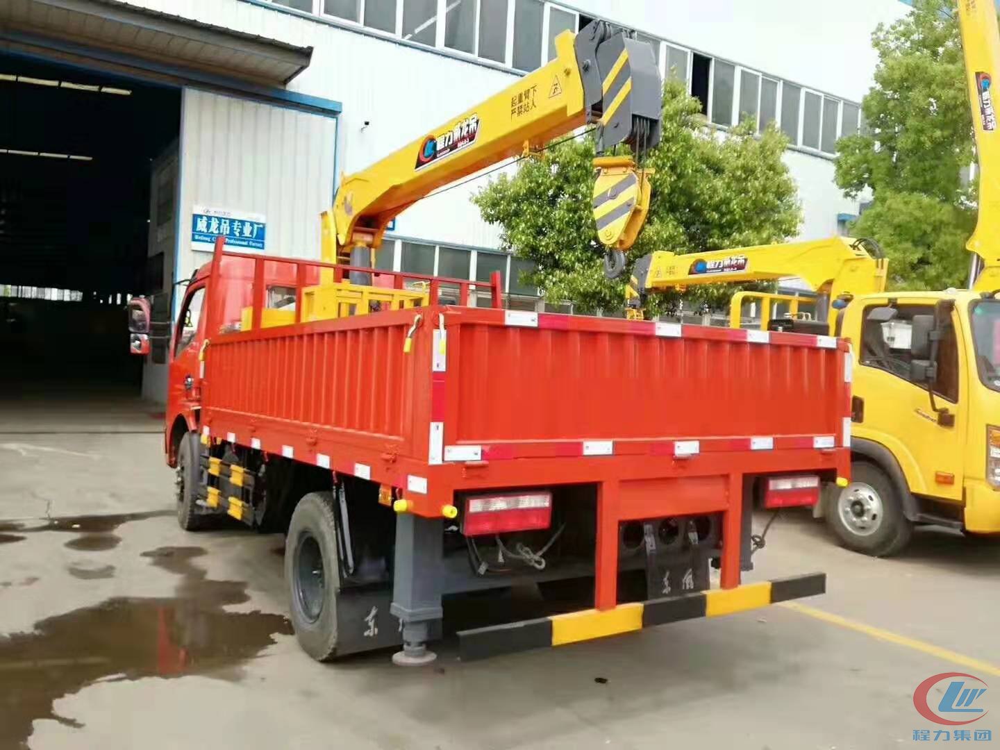 程力東風(fēng)福瑞卡藍(lán)牌隨車(chē)吊