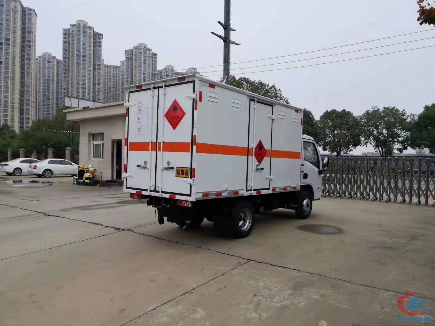 躍進(jìn)氣瓶運輸車