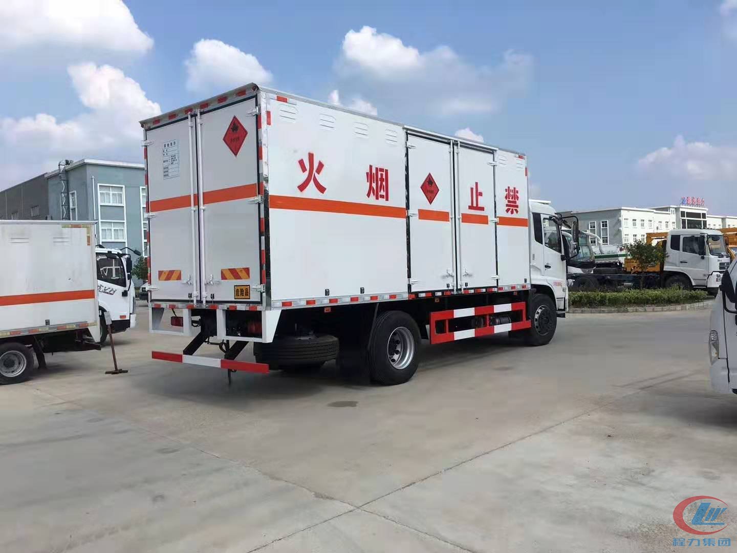東風(fēng)天錦易燃液體廂式運(yùn)輸車
