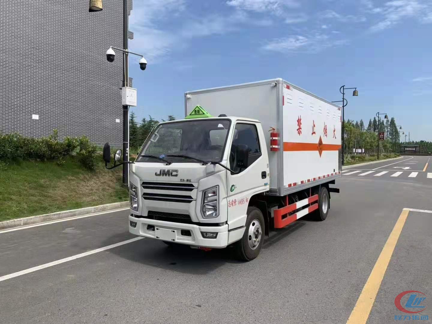 國(guó)六江鈴危險(xiǎn)品運(yùn)輸車