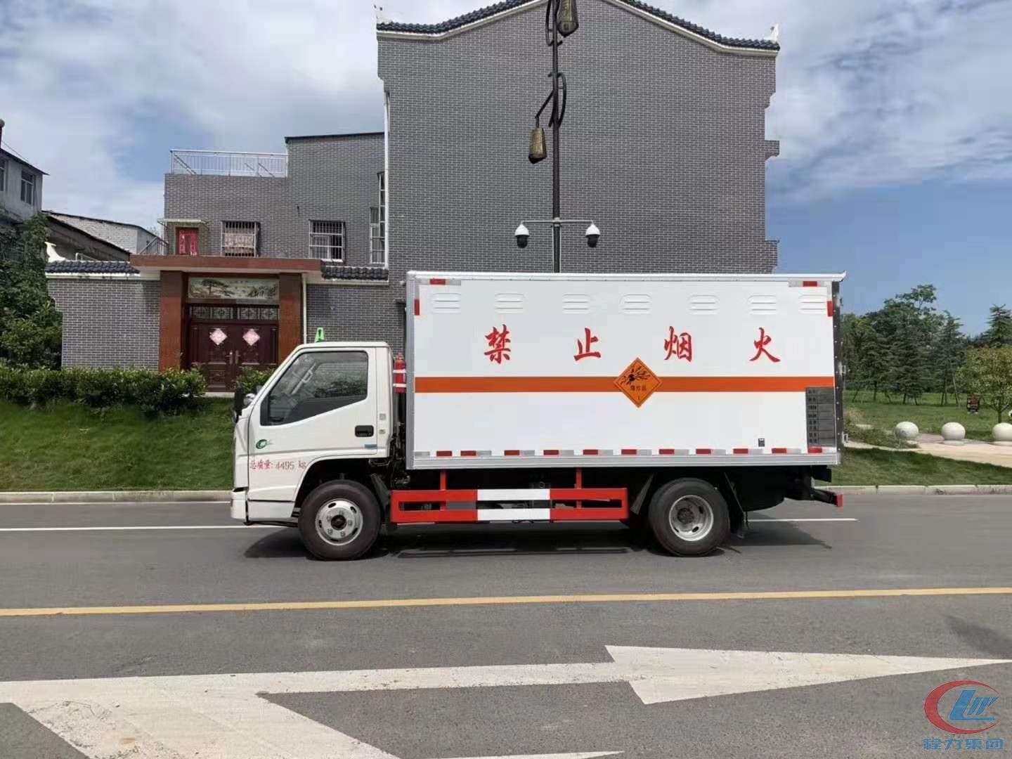 國(guó)六江鈴危險(xiǎn)品運(yùn)輸車