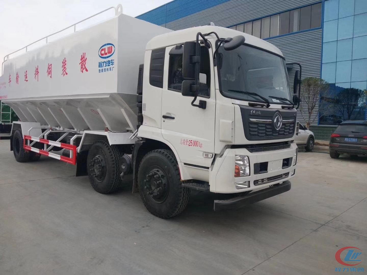 東風(fēng)天錦散裝飼料運(yùn)輸車