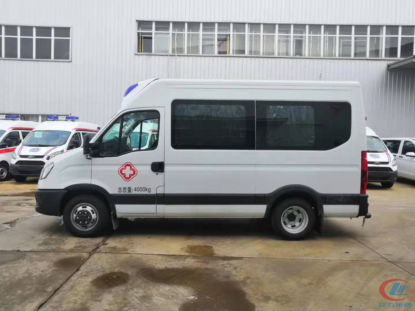 程力依維柯救護(hù)車寶迪A32救護(hù)車背面圖