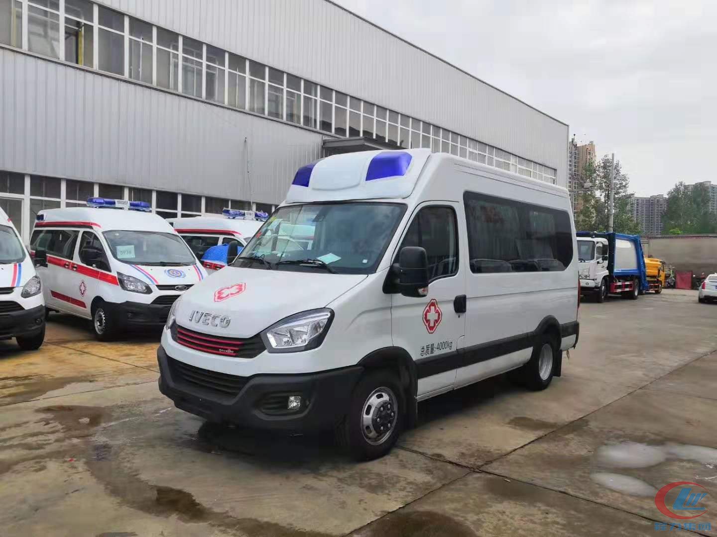 程力依維柯救護(hù)車寶迪A32救護(hù)車側(cè)面圖