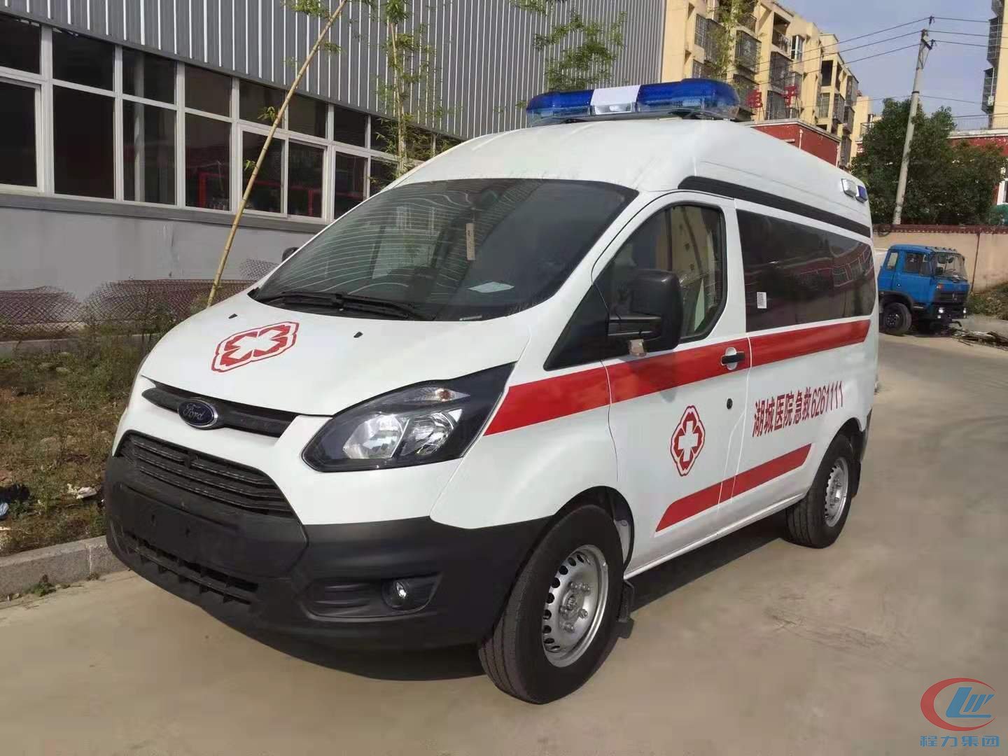 福特v362短軸中頂轉(zhuǎn)運型救護車