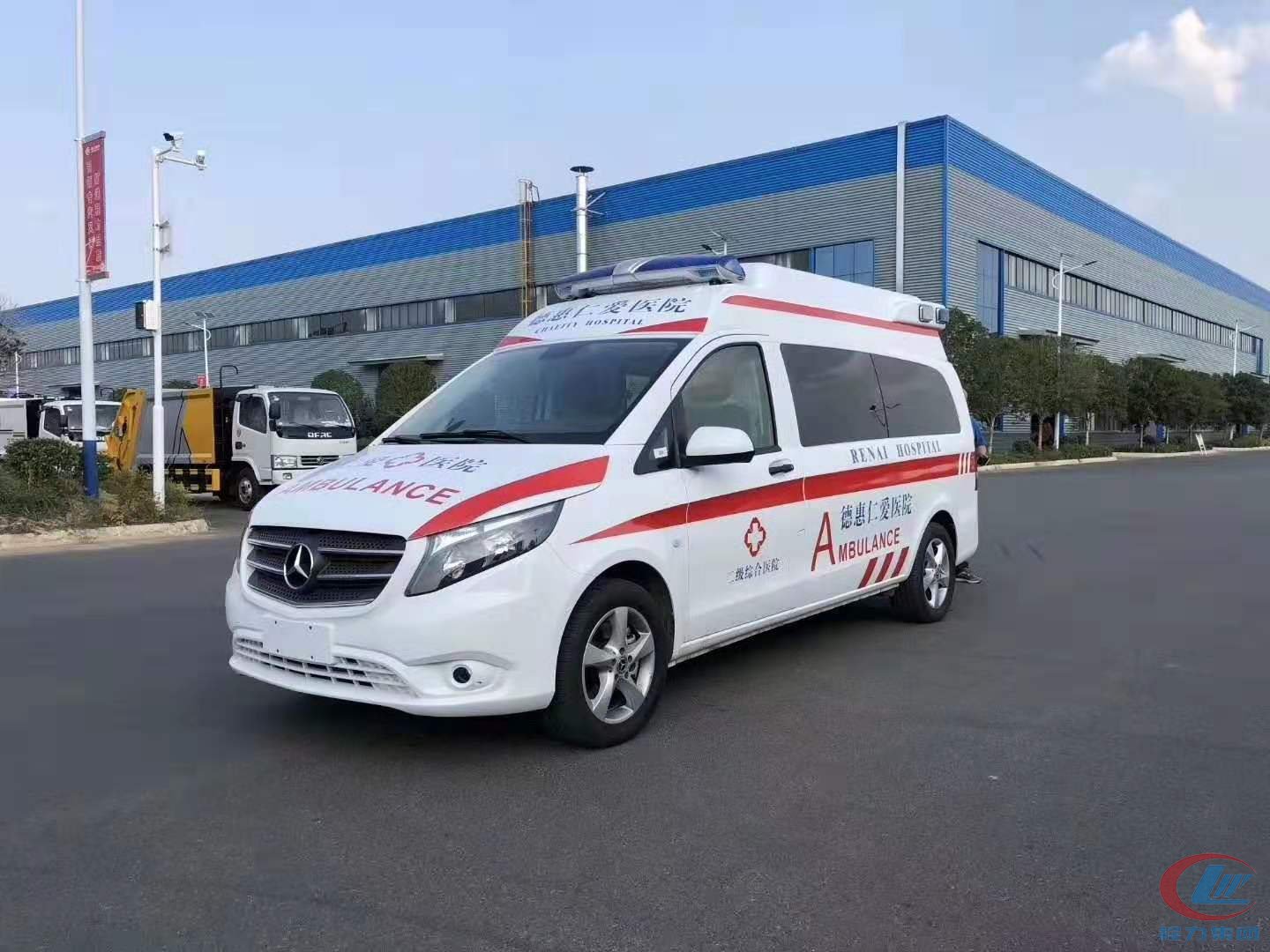 國六奔馳威霆救護(hù)車側(cè)面圖