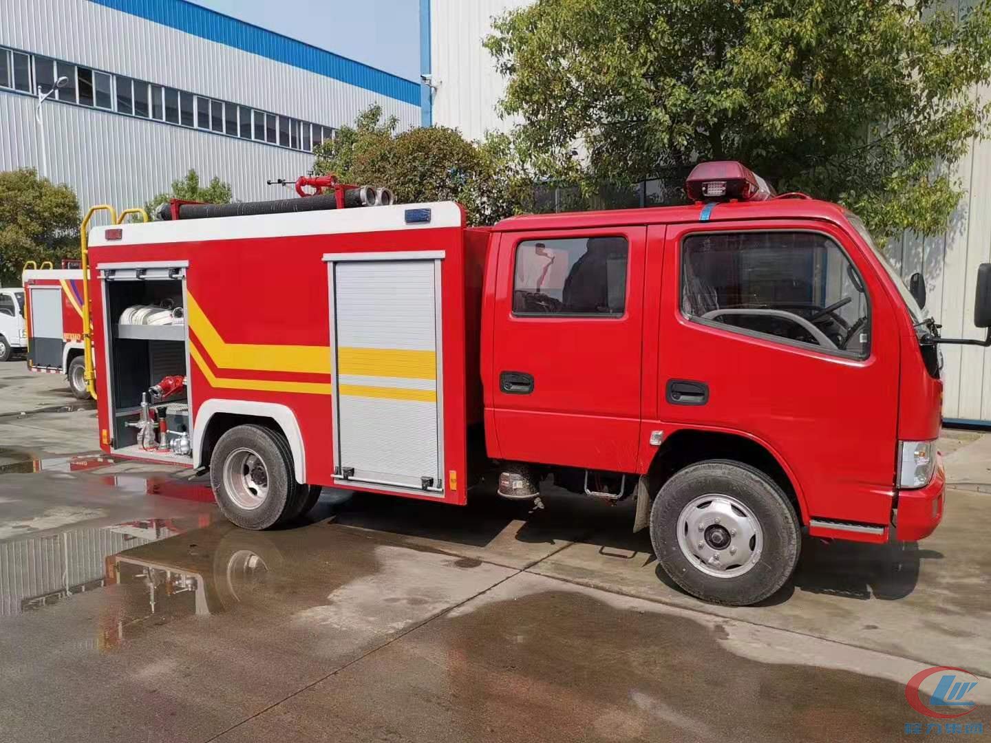 東風多利卡D6水罐消防車側(cè)面圖
