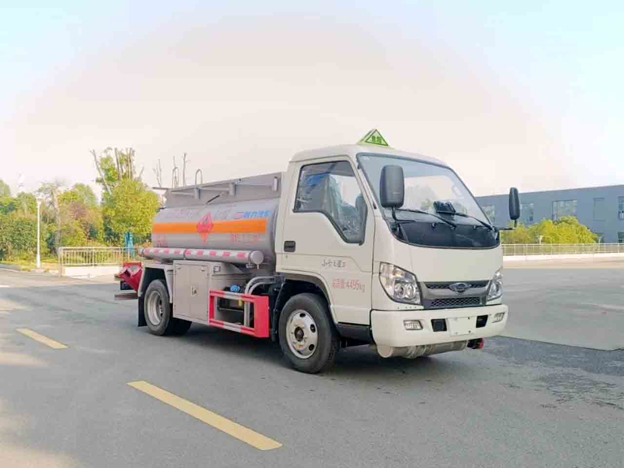 福田時(shí)代藍(lán)牌加油車